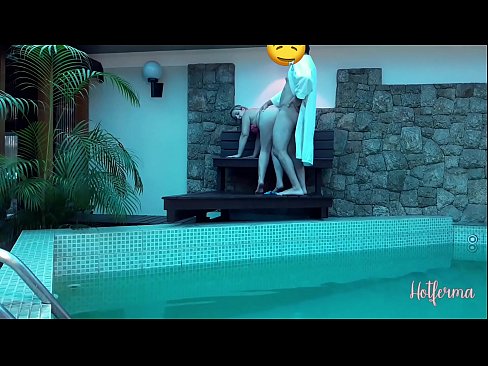 ❤️ O xefe invita a criada á piscina, pero non puido resistirse a un quente ☑ Sexo a nós gl.xxxdesichudai.ru ❌❤