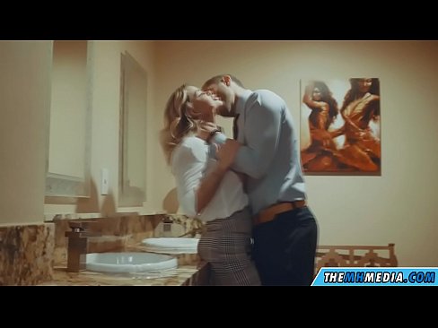 ❤️ Cando unha loura tetona seduce nun baño público ☑  Sexo a nós gl.xxxdesichudai.ru ❌❤